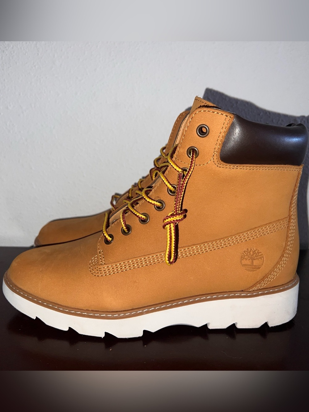 Timberland Women’s Tan Leather Ankle Boots with White Sole 🩷